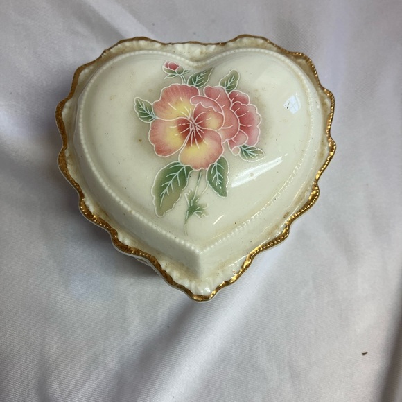 Heritage House Heart Trinket Box - Picture 1 of 12